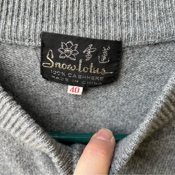 Snow Lotus Vintage Cashmere Button Cardigan In Gray Sz 40 /M/L - Picture 3 of 14